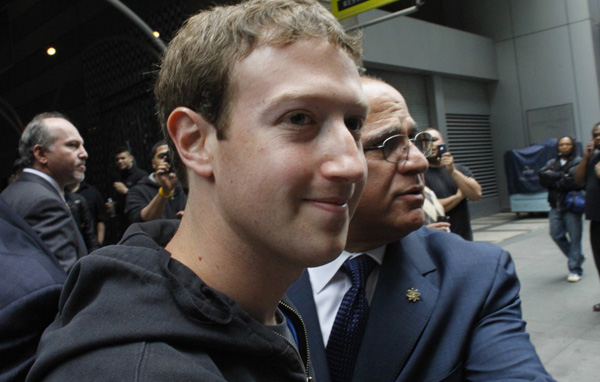 Mark Zuckerberg con la felpa a Wall Street