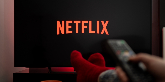 Netflix lancia il piano "Base con pubblicità"