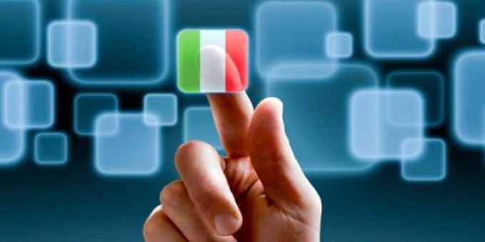 Italiani online, meno videochat e più e-government