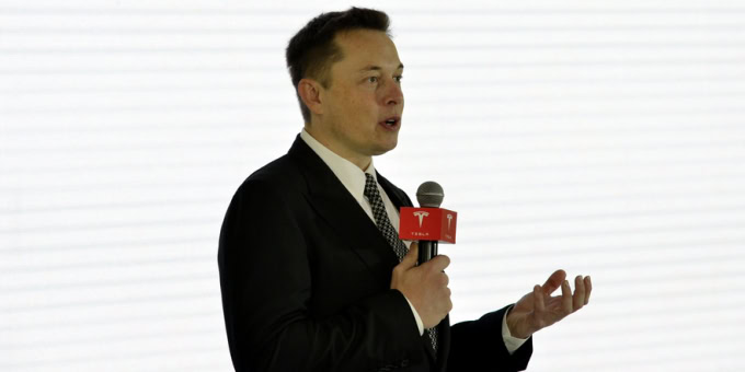 Musk: 56 miliardi per non lasciare Tesla