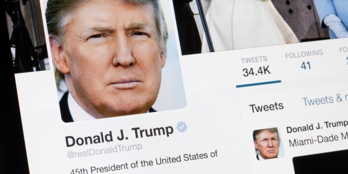 Twitter: un "referendum" per il ritorno di Trump