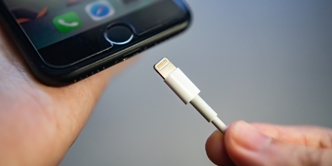 Apple: porte USB-C differenti per iPhone 15?